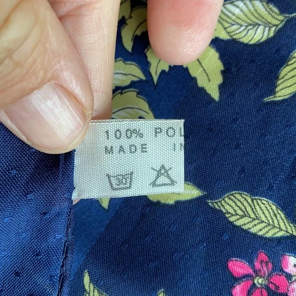 Navy Blue~White Floral 29” x 30” Scarf Italy - Picture 8 of 10